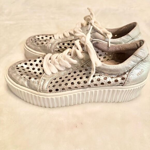 Musse & Cloud Flatform Sneaker Size 38 fits like a 7.5 Silver Perforated Sneaker - Picture 3 of 8